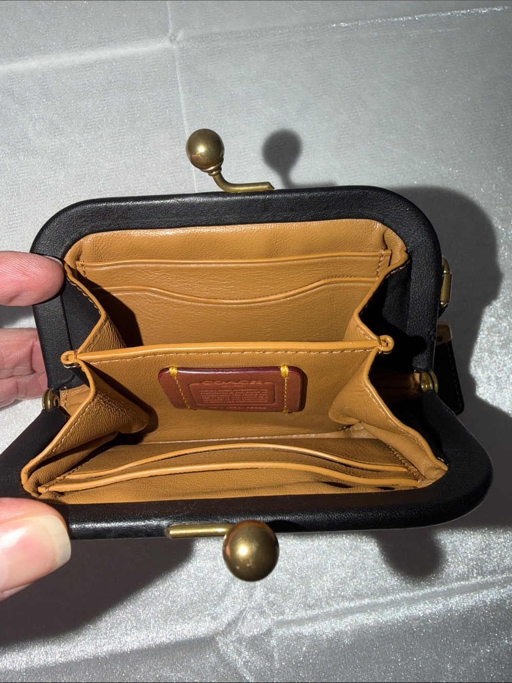 Vintage Coach Leather Kiss-Lock Wallet / Coin Purse - Picture 6 of 9